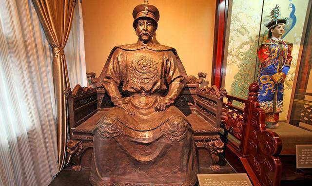 身为四贝勒，皇太极是怎么继承王位的？