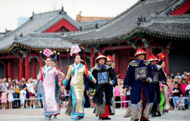 身为四贝勒，皇太极是怎么继承王位的？