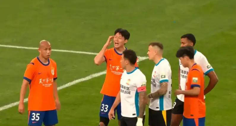 冲突频发!齐鲁德比混乱不断,泰山与西海岸身陷重压泥潭